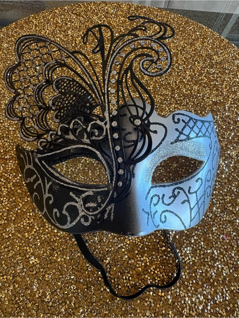 Black and Silver NWT Venetian Masquerade Mask/Filigree. Perfect for Halloween.